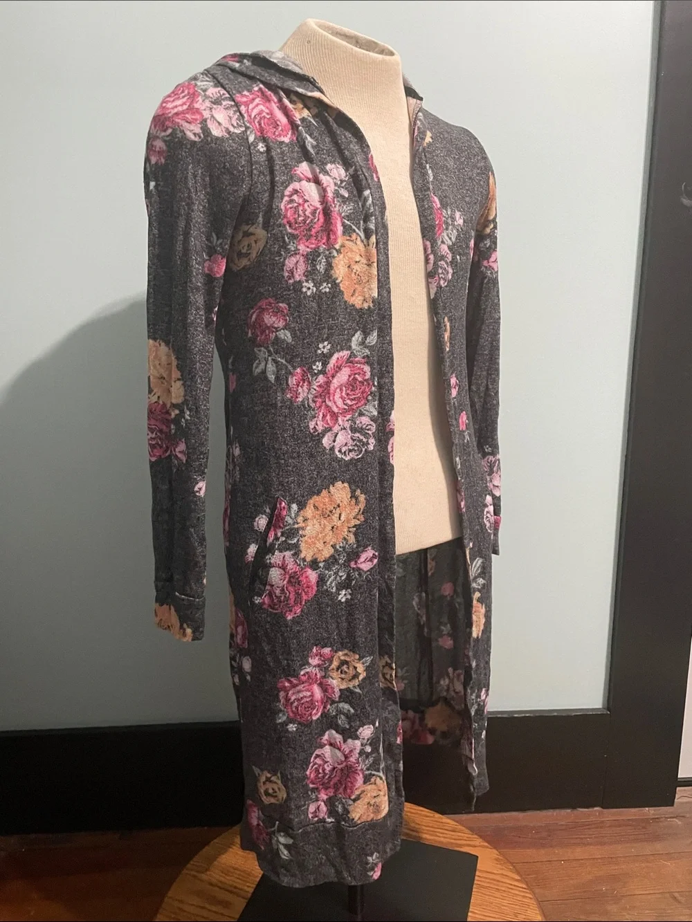 No Boundaries M Long Cardigan with Pockets Floral Gray Pink